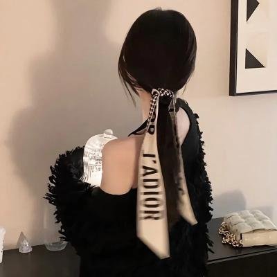 蓝色牛仔裤芬兰小姐
